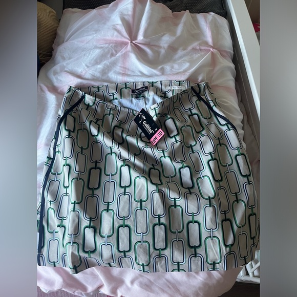 NWT GOLFTINI THE PERFORMANCE STRETCH SKORT - Picture 4 of 6